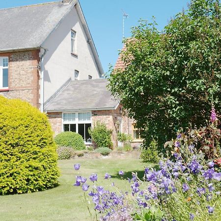 לינה וארוחת בוקר Wansford  The Beeches מראה חיצוני תמונה
